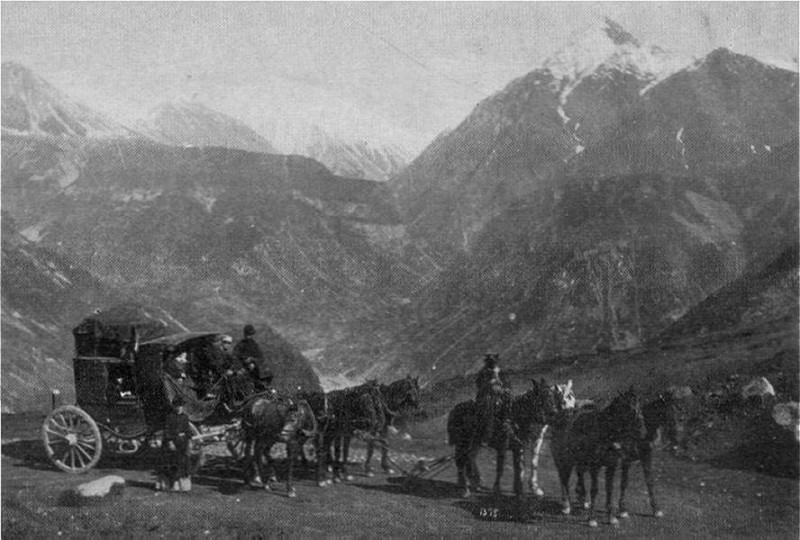 Podróżni na Gruzińskiej Drodze Wojennej, 1911, domena publiczna- Instytut POLONIKA