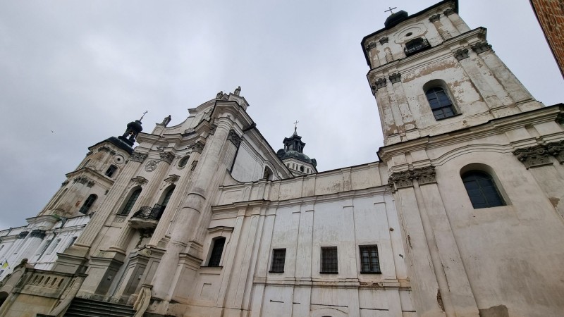 Renowacja i rewaloryzacja murów klasztoru w Berdyczowie.
